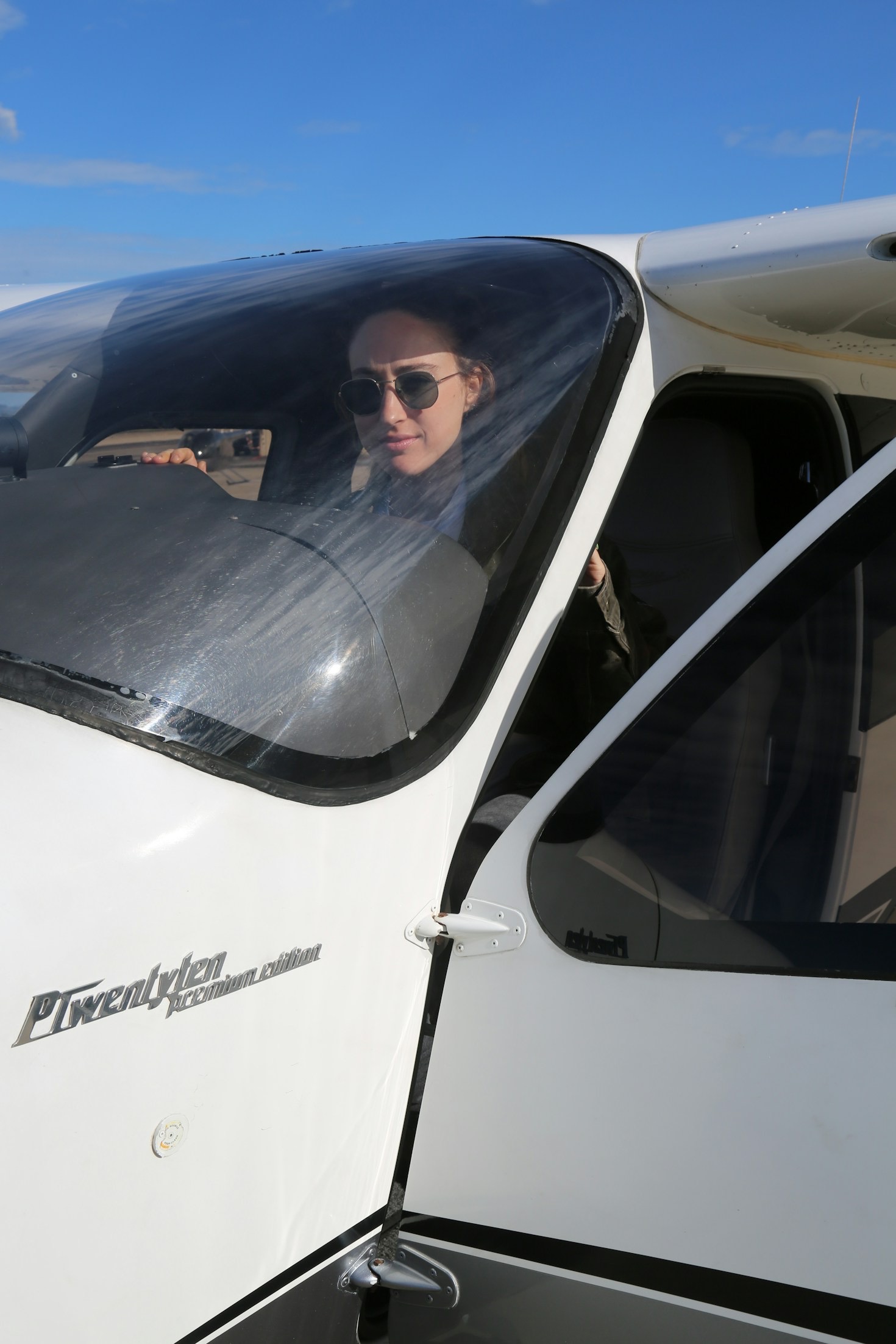 Integrating AR Avionics into Existing Aircraft Systems